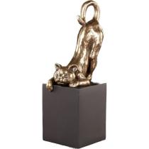 VERONESE MACKA NA PODSTAVCI vystavený kus