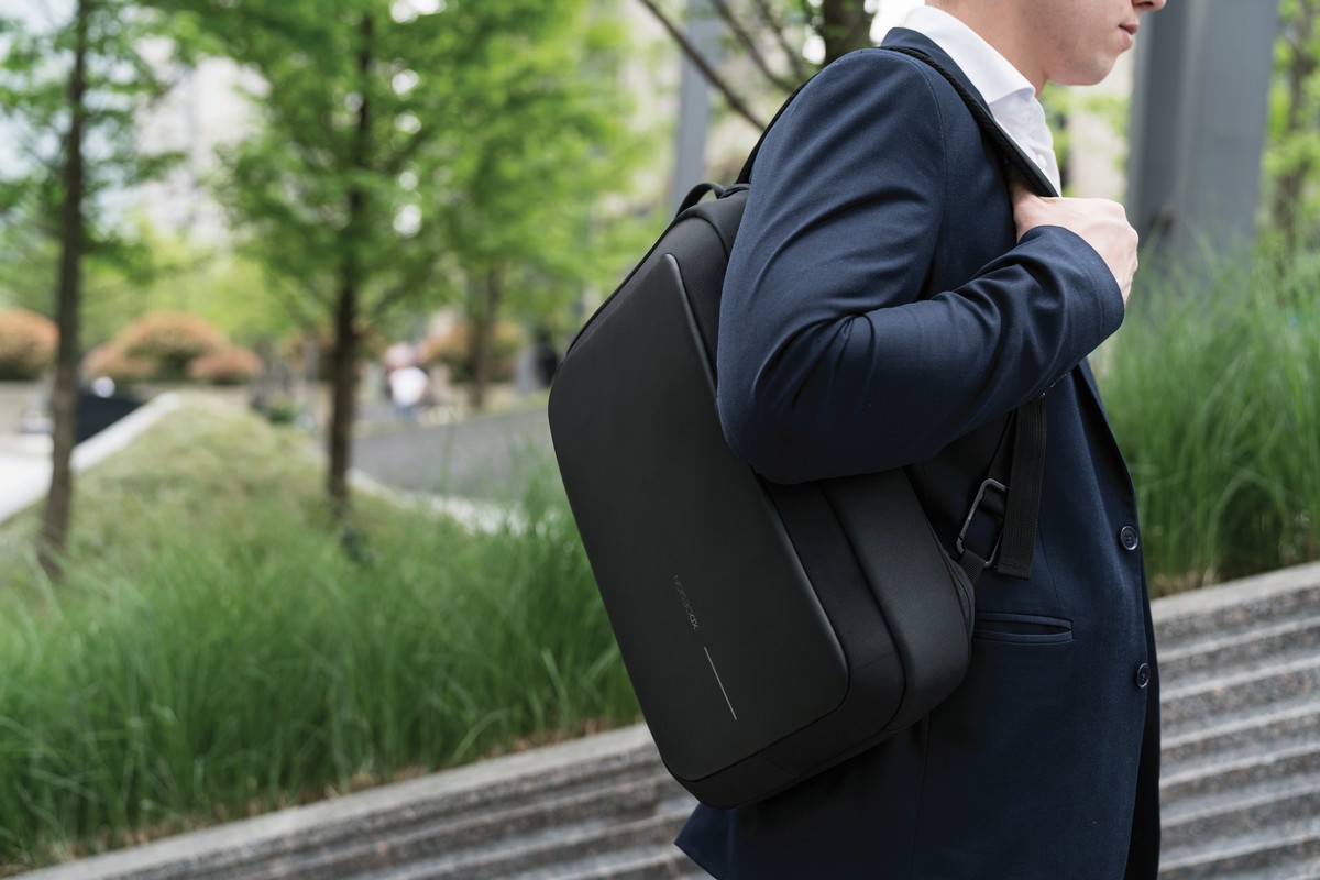 XD DESIGN BOBBY BIZZ ANTI-THEFT BACKPACK & BRIEFCASE P705.571